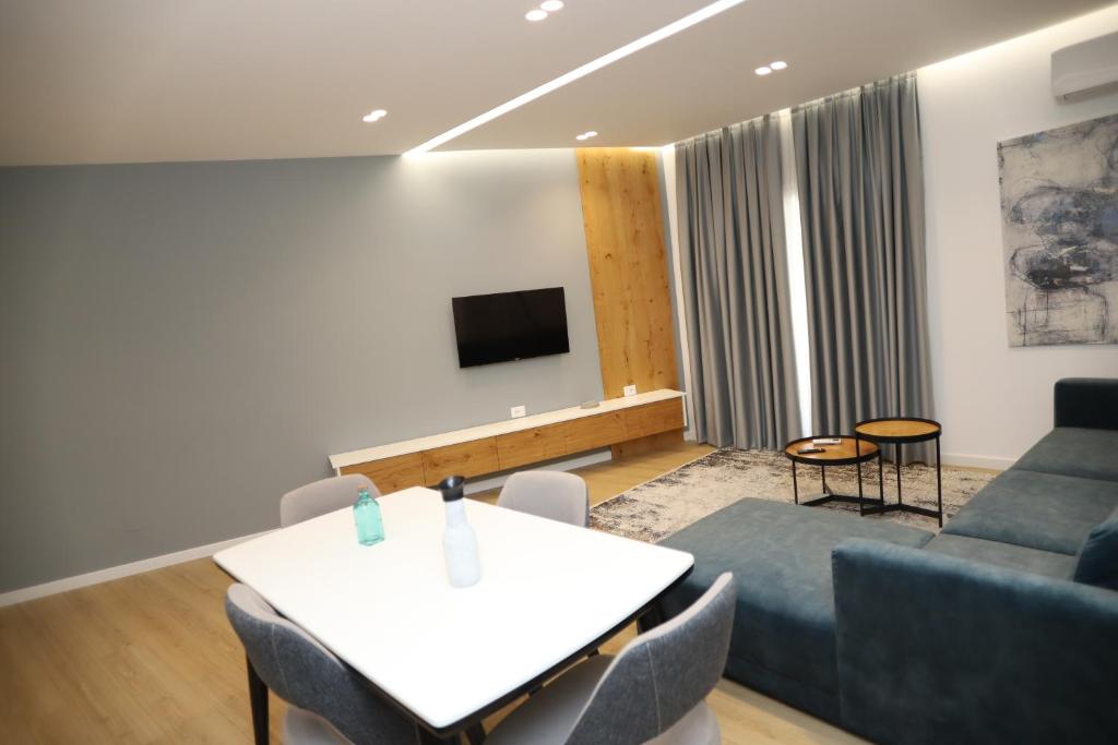 TV a/nebo společenská místnost v ubytování J&D Rooms Korce