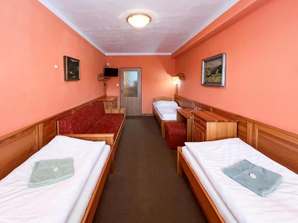 Postel nebo postele na pokoji v ubytování Hotel Závrší