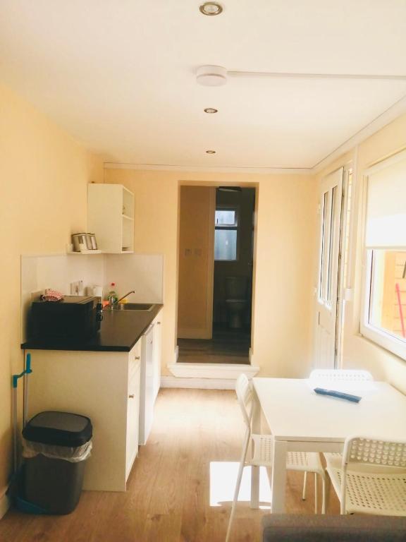 A kitchen or kitchenette at Delphi Cottage