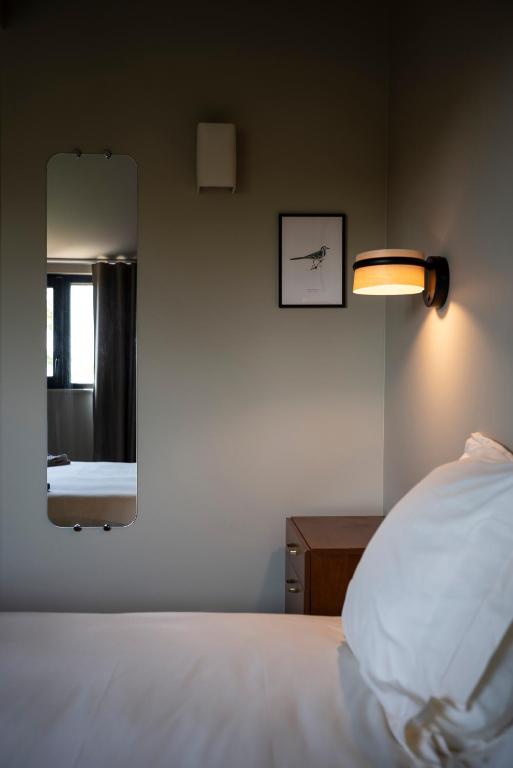 Postel nebo postele na pokoji v ubytování Hôtel du DOMAINE SAINT LOUP