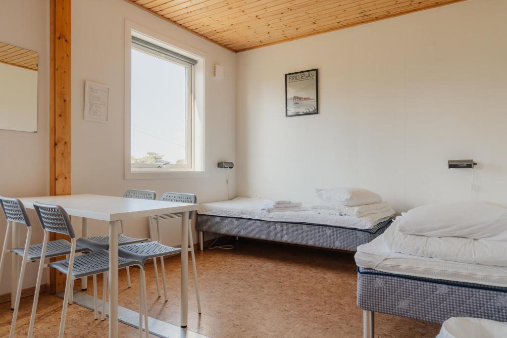 Vallersviks Vandrarhem Änggården - Habitación Cuádruple Con Baño Compartido