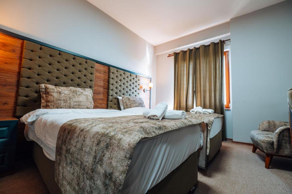 Postel nebo postele na pokoji v ubytování Mysia Olympos Hotel
