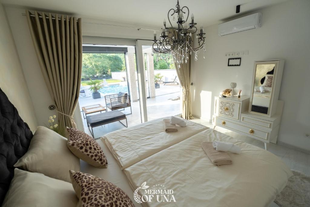 Tempat tidur dalam kamar di Villa Mermaid of Una