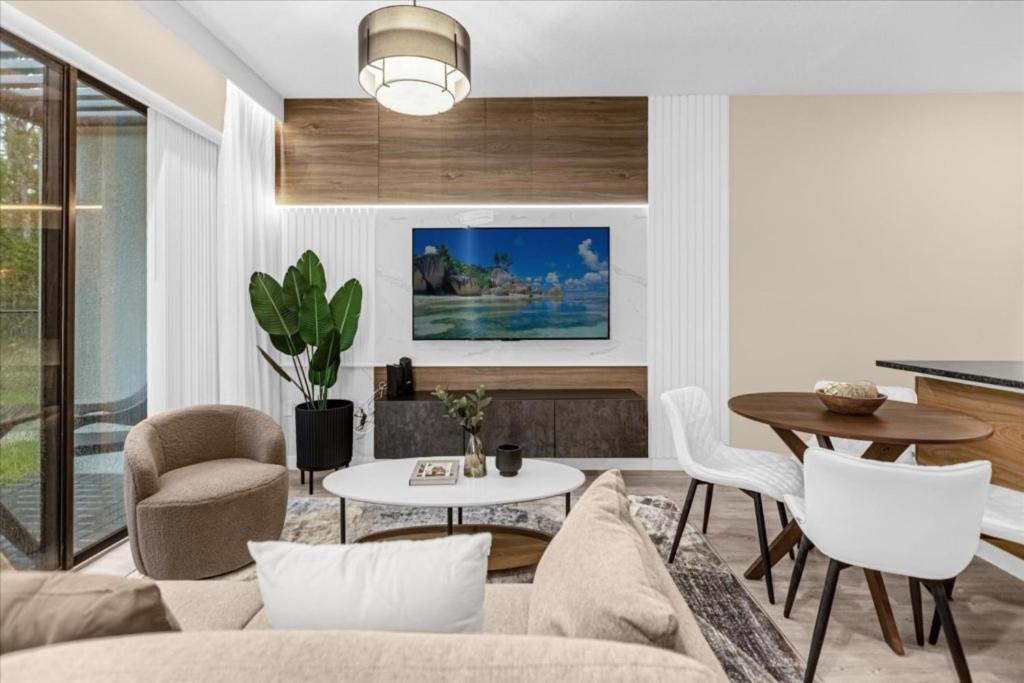 Posezení v ubytování 3 Bedrooms 3 Baths The Hub At Westside 3205Tt