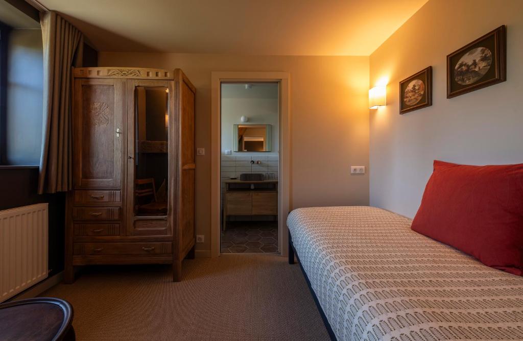 Postel nebo postele na pokoji v ubytování Hôtel du DOMAINE SAINT LOUP