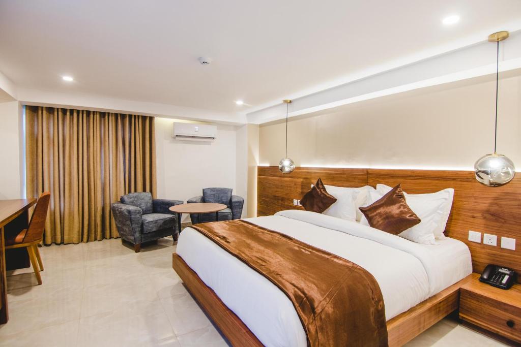 Postel nebo postele na pokoji v ubytování BON Hotel Imperial