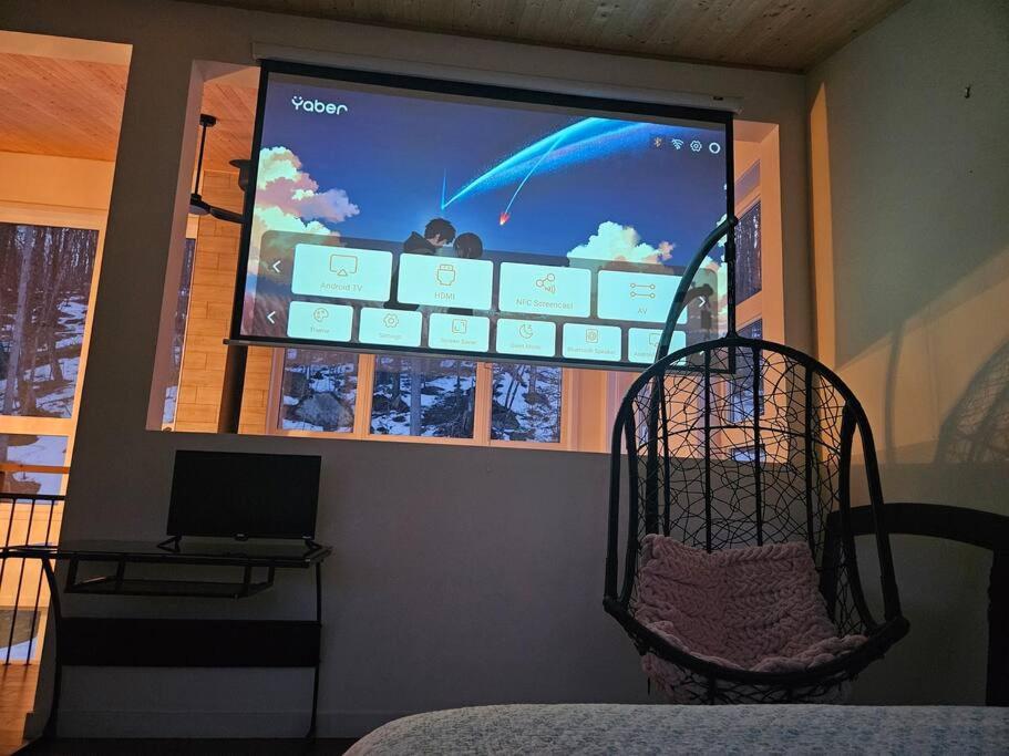 TV a/nebo společenská místnost v ubytování Les aurores
