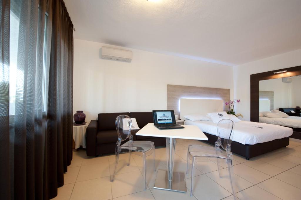Postel nebo postele na pokoji v ubytování Hotel Ambrosio La Corte