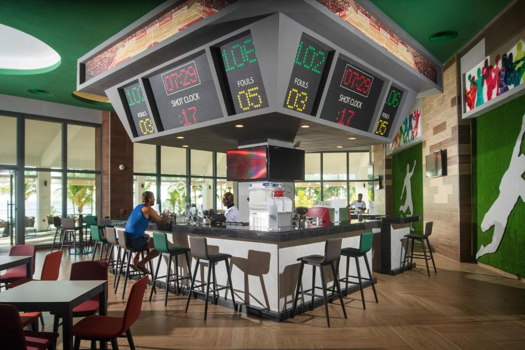 Restoran või mõni muu söögikoht majutusasutuses Riu Ocho Rios - All Inclusive
