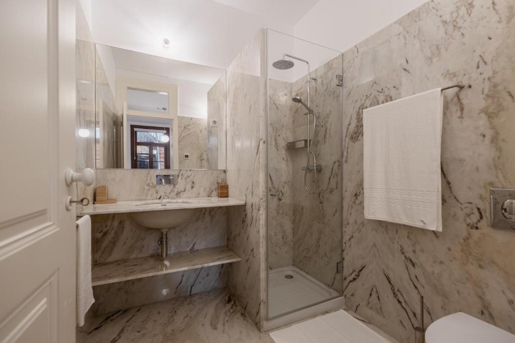 Alado Guesthouse - 4