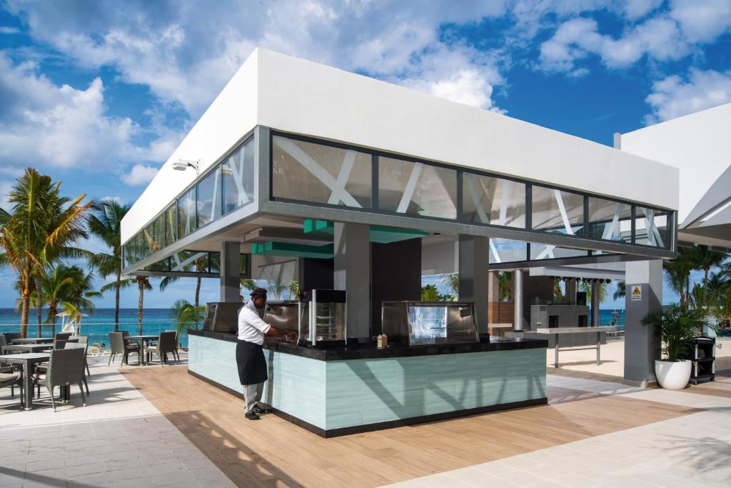 Restoran või mõni muu söögikoht majutusasutuses Riu Ocho Rios - All Inclusive
