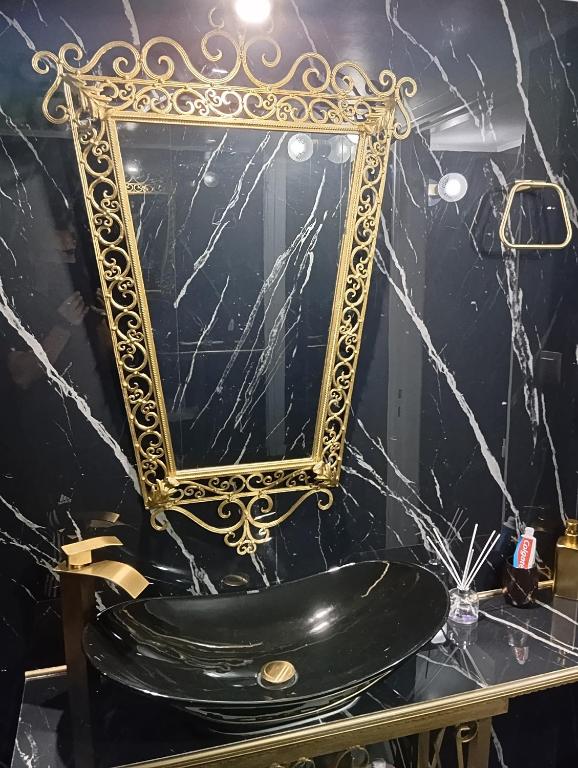 Fotografie z fotogalerie ubytování IRIS baroque apartment v destinaci Elefsina