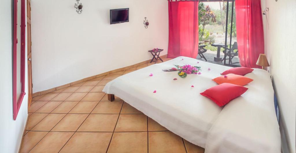 Postel nebo postele na pokoji v ubytování Hotel Laguna del Cocodrilo