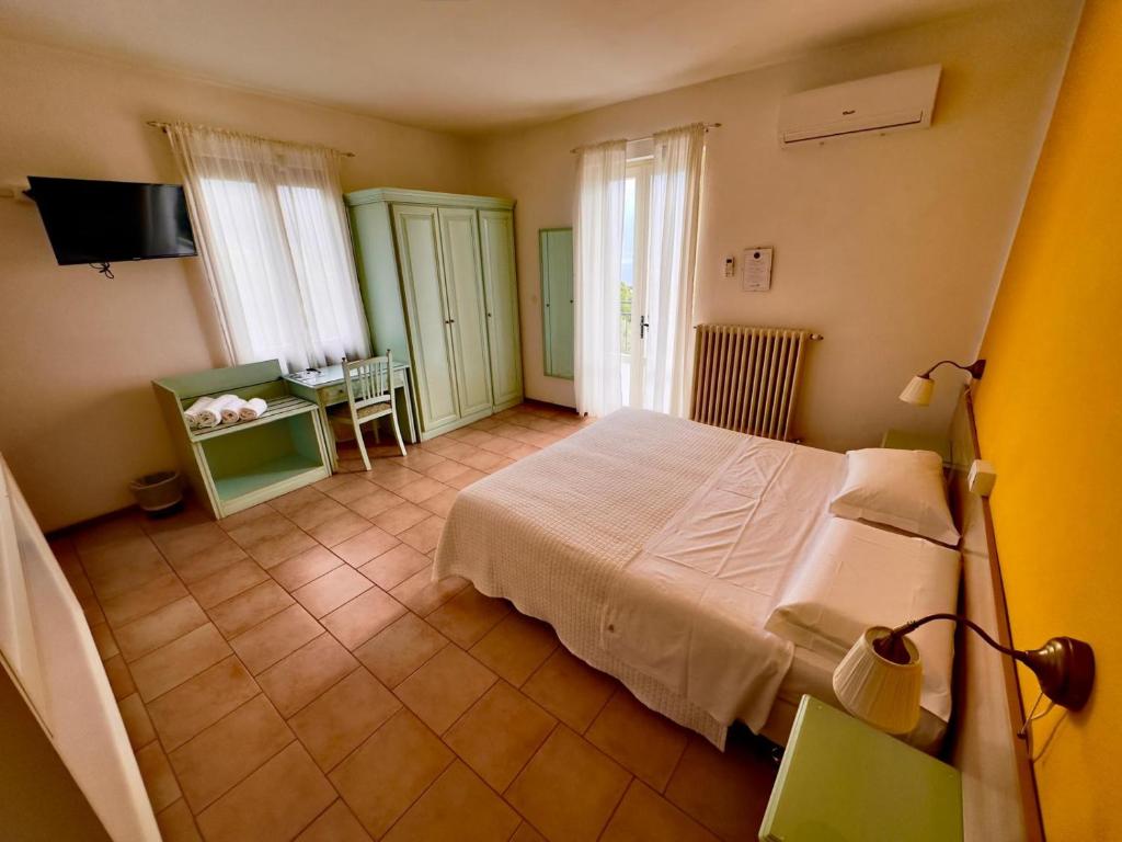 Postel nebo postele na pokoji v ubytování Hotel Silvana Garnì