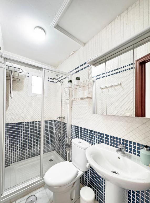 Koupelna v ubytování ATICO CON TERRAZA PRIVADA