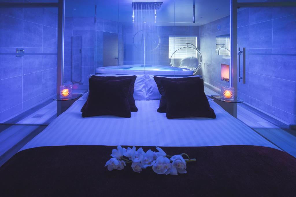 Aphrodites Group - Luxury Hot Tub Suites in Central Lake District! - Resim 40