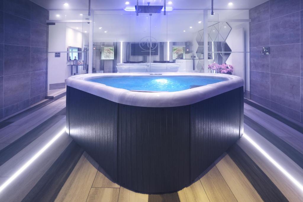 Aphrodites Group - Luxury Hot Tub Suites in Central Lake District! - Resim 39