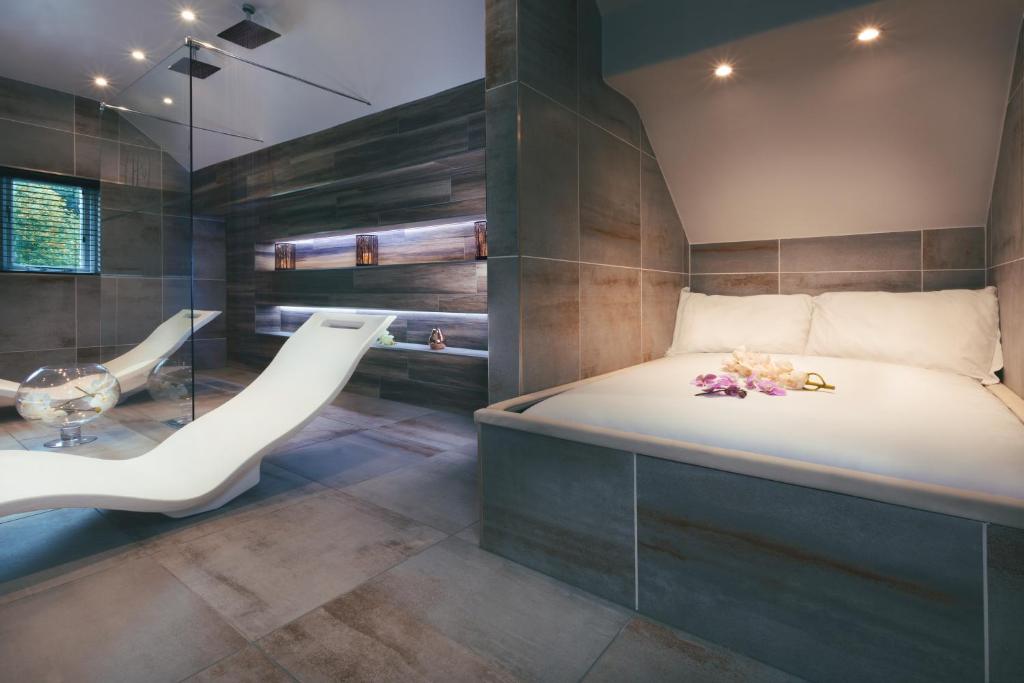 Aphrodites Group - Luxury Hot Tub Suites in Central Lake District! - Resim 45