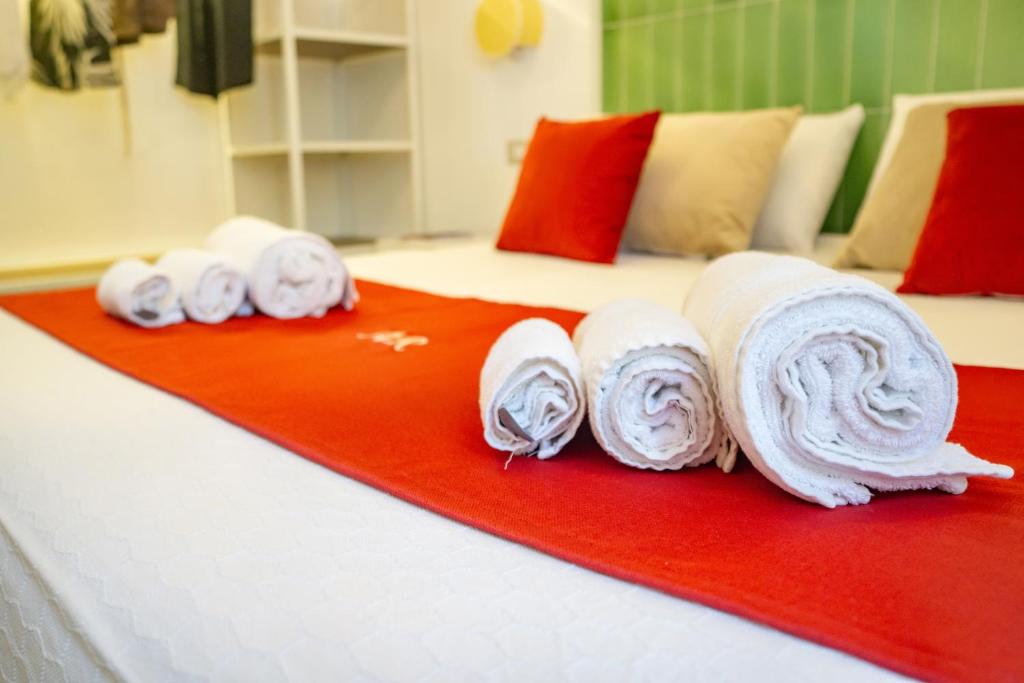 Postel nebo postele na pokoji v ubytování Alya Rooms