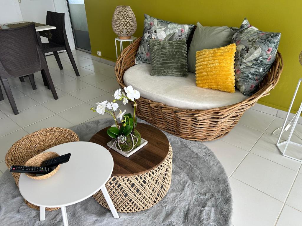 Posezení v ubytování Appartement avec vue panoramique de Pointe-à-Pitre