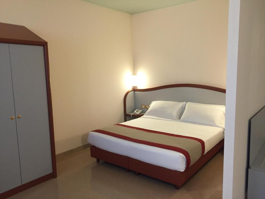 Postel nebo postele na pokoji v ubytování Hotel Verdi