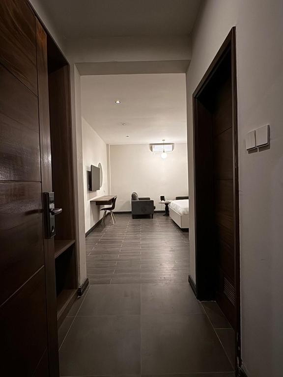 TV a/nebo společenská místnost v ubytování The Ivory Hotel