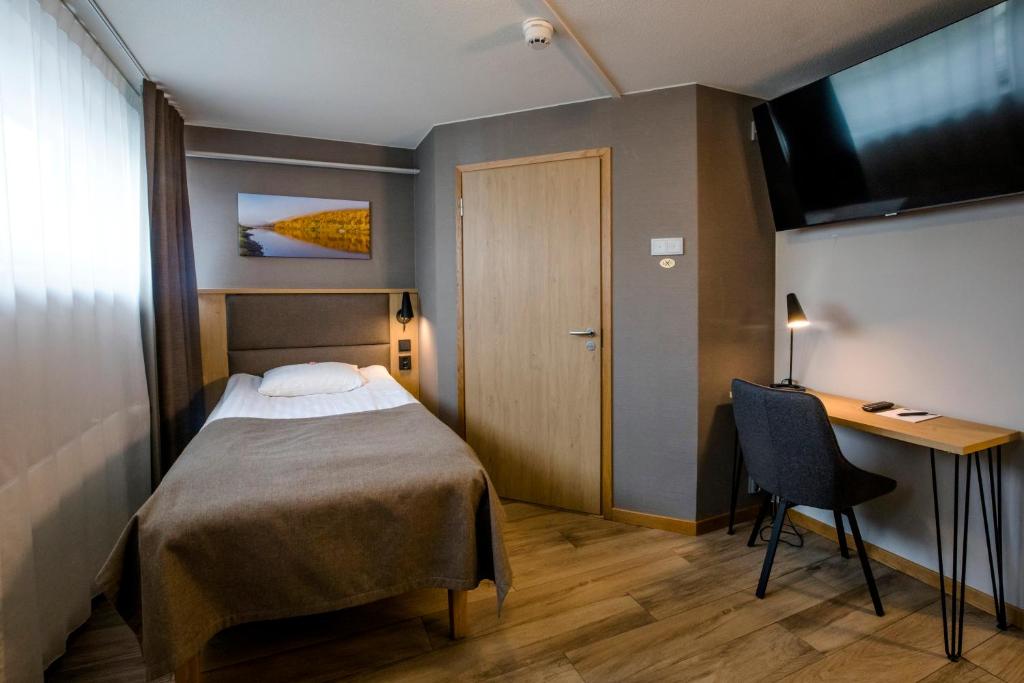 Postel nebo postele na pokoji v ubytování Hotelli Toivola