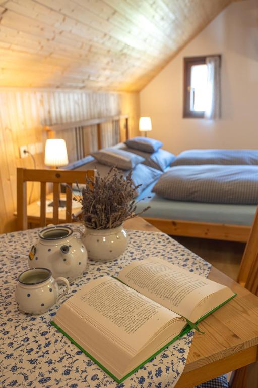 Postel nebo postele na pokoji v ubytování Chalupa Maršovka