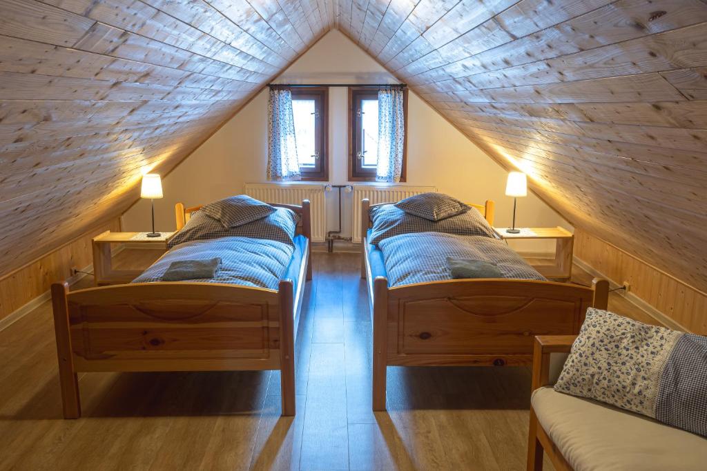 Postel nebo postele na pokoji v ubytování Chalupa Maršovka