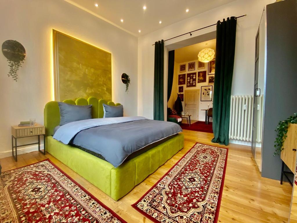 Ένα ή περισσότερα κρεβάτια σε δωμάτιο στο SuperHosts KING-BETT - Zentrum - PARKPLATZ - Netflix