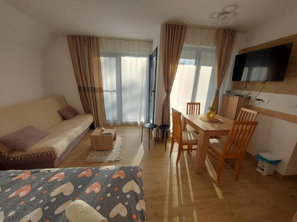 Istumisnurk majutusasutuses Apartman SANJALICA Divčibare
