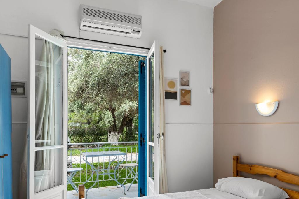 Postel nebo postele na pokoji v ubytování Oceanis Rooms