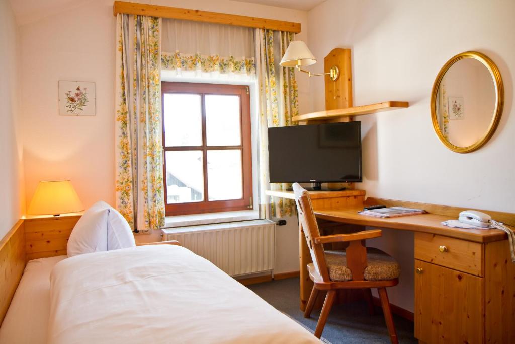 Postel nebo postele na pokoji v ubytování Gasthof-Hotel Bramosen