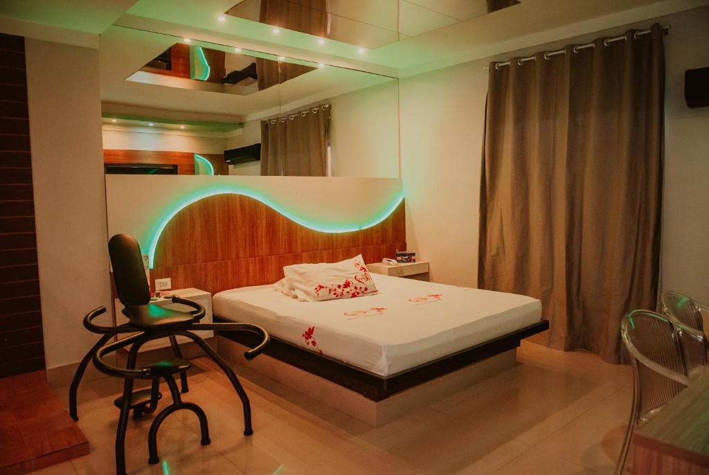 מיטה או מיטות בחדר ב-Luxury Motel