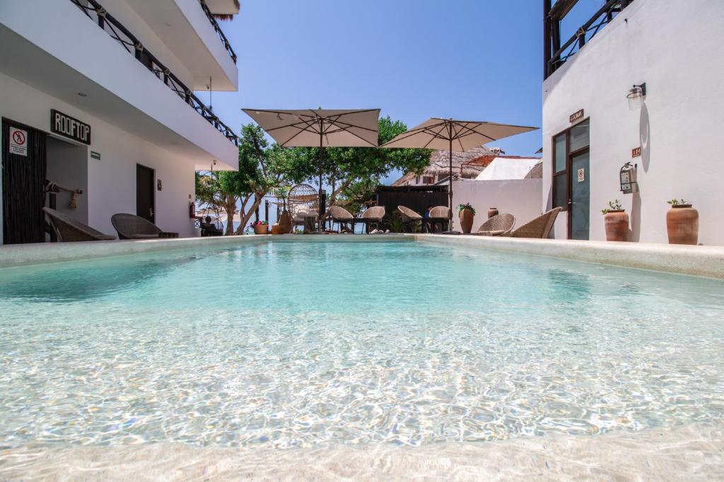 Baseinas apgyvendinimo įstaigoje HAU Holbox, Oceanfront Boutique Hotel arba netoliese