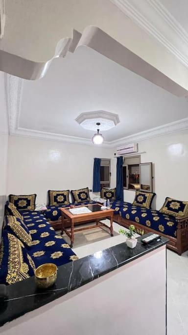 a living room with a couch and a table at شقة للعائلات مفروشة in Taroudant