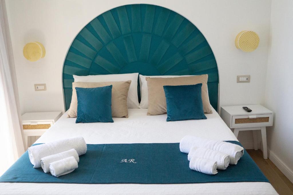 Postel nebo postele na pokoji v ubytování Alya Rooms