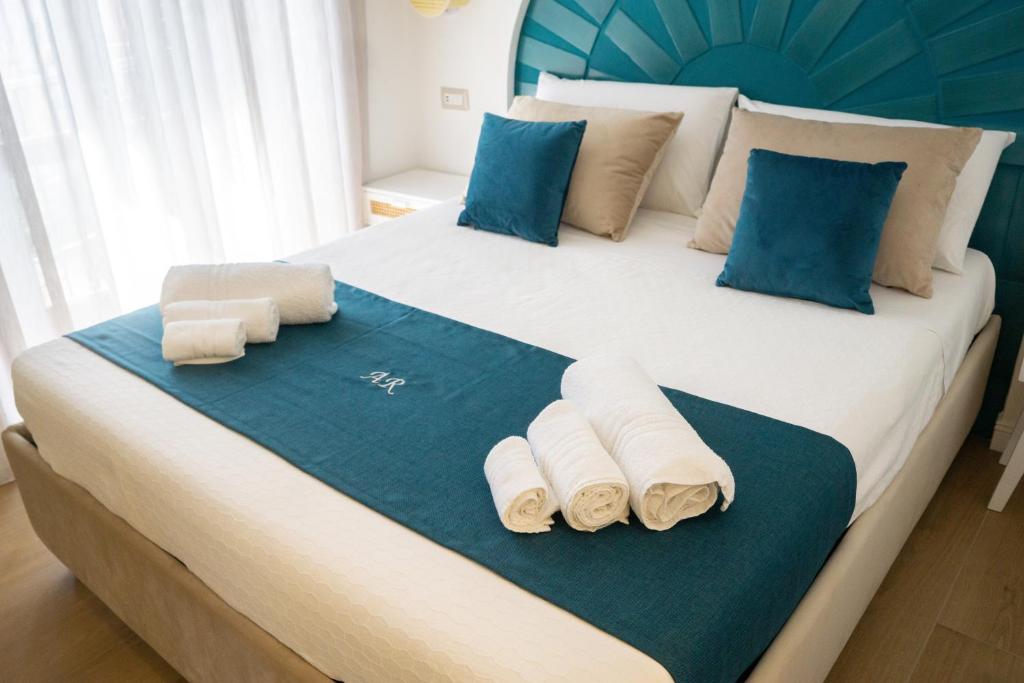 Postel nebo postele na pokoji v ubytování Alya Rooms