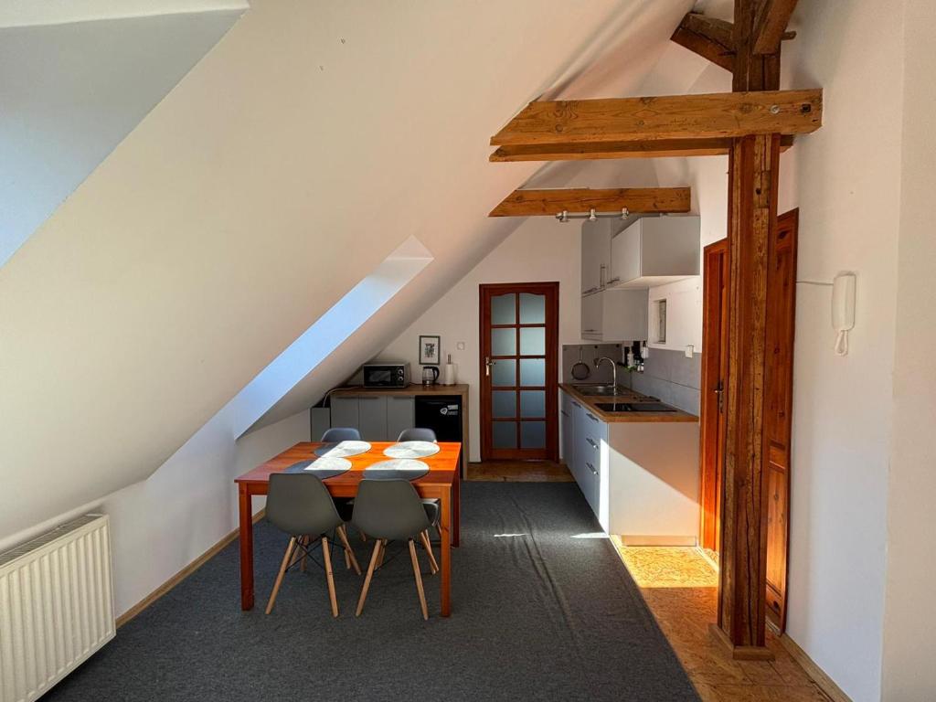 Kuchyňa alebo kuchynka v ubytovaní Apartament na poddaszu