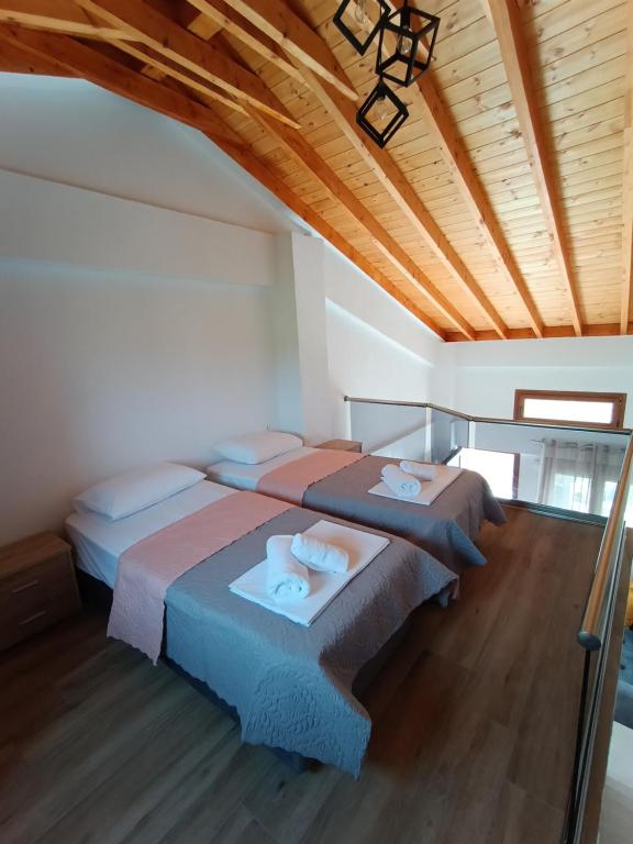 Postel nebo postele na pokoji v ubytování VICTORY SUITES