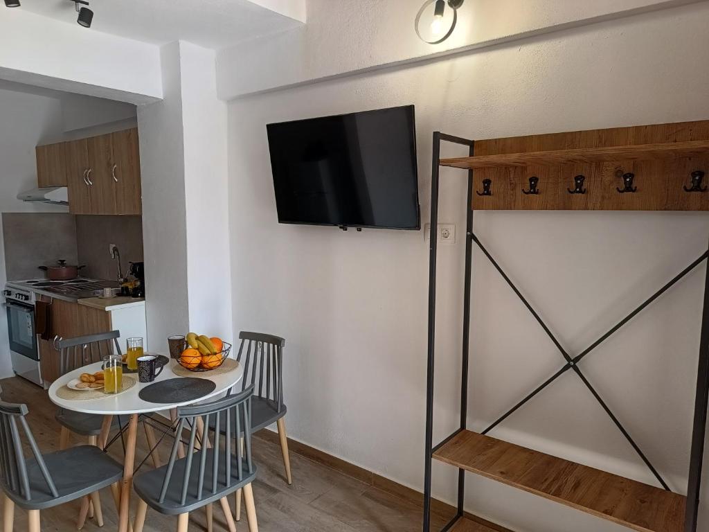 TV a/nebo společenská místnost v ubytování VICTORY SUITES