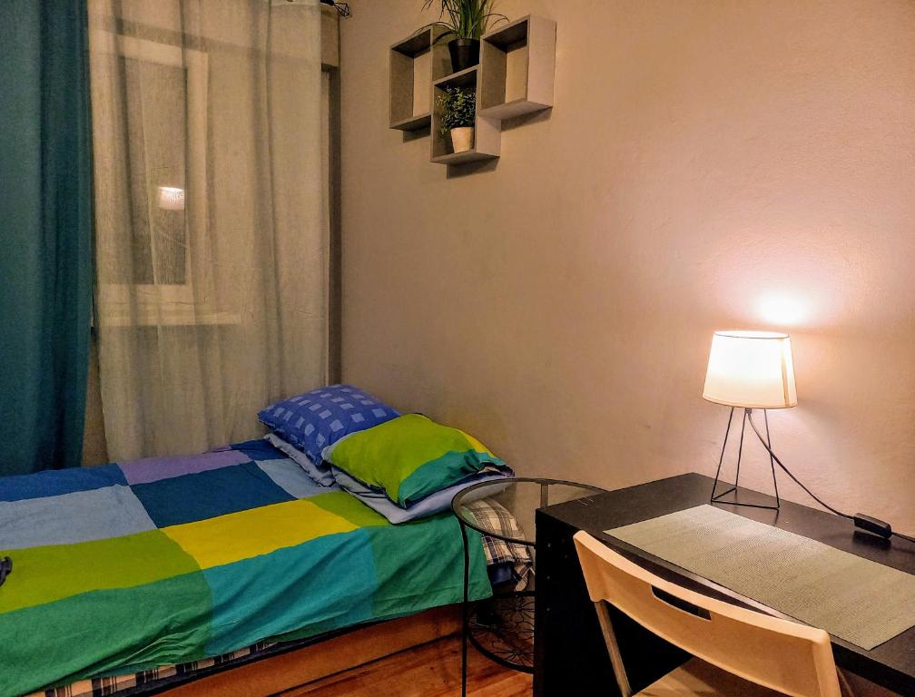 Posteľ alebo postele v izbe v ubytovaní Kawalerka Stare Bielany