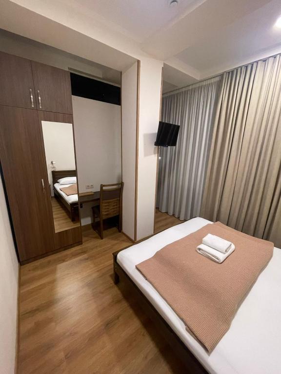 Postel nebo postele na pokoji v ubytování ART family hotel