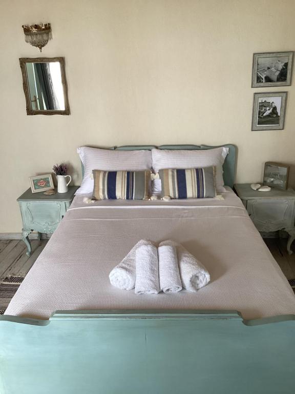 Photo de la galerie de l'établissement Νοσταλγός-Πέτρινο σπίτι με θέα στο Αιγαίο, à Skopelos