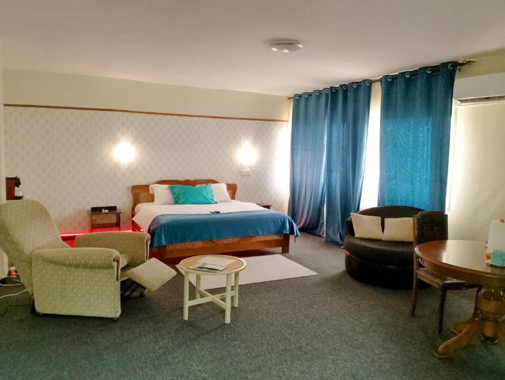 Un pat sau paturi într-o cameră la Hôtel particulier HP