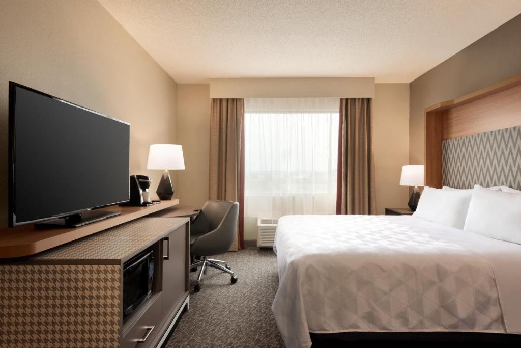 TV&#47;Unterhaltungsangebot in der Unterkunft Holiday Inn Hotel &amp; Suites Council Bluffs by IHG