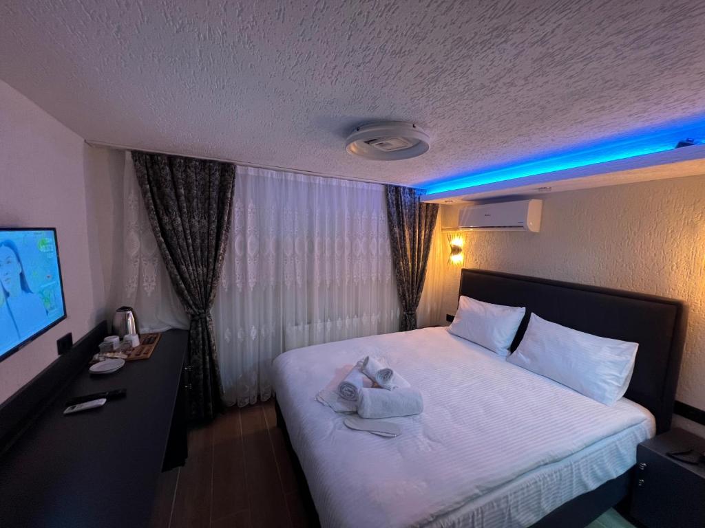 Postel nebo postele na pokoji v ubytování Feycem Suites Hotel