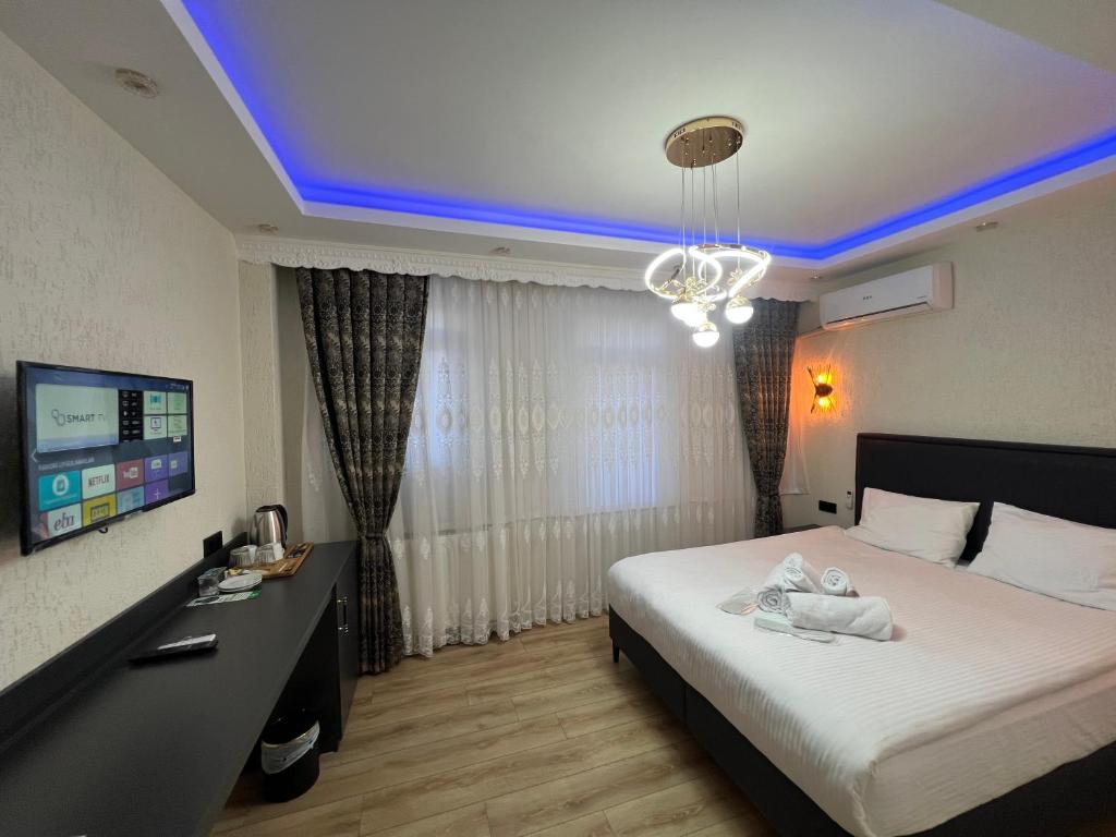 Postel nebo postele na pokoji v ubytování Feycem Suites Hotel