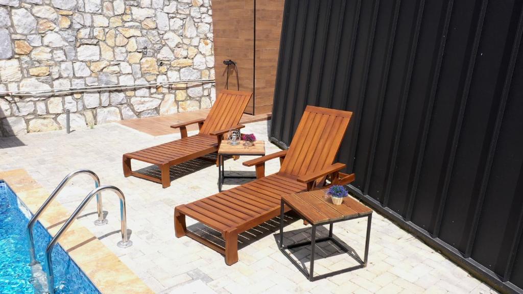 Bazén v ubytování Blisku do Gradot - Riverfront Luxury Cabins nebo v jeho okolí