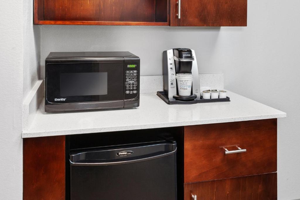 Holiday Inn Express & Suites Carmel North – Westfield, an IHG Hotel - King Suite Avec Canapé-lit